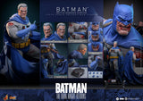 Hot Toys DC Comcis Batman: The Dark Knight Returns Batman (Battle Damaged Version) 1/6 12" Scale Collectible Figure