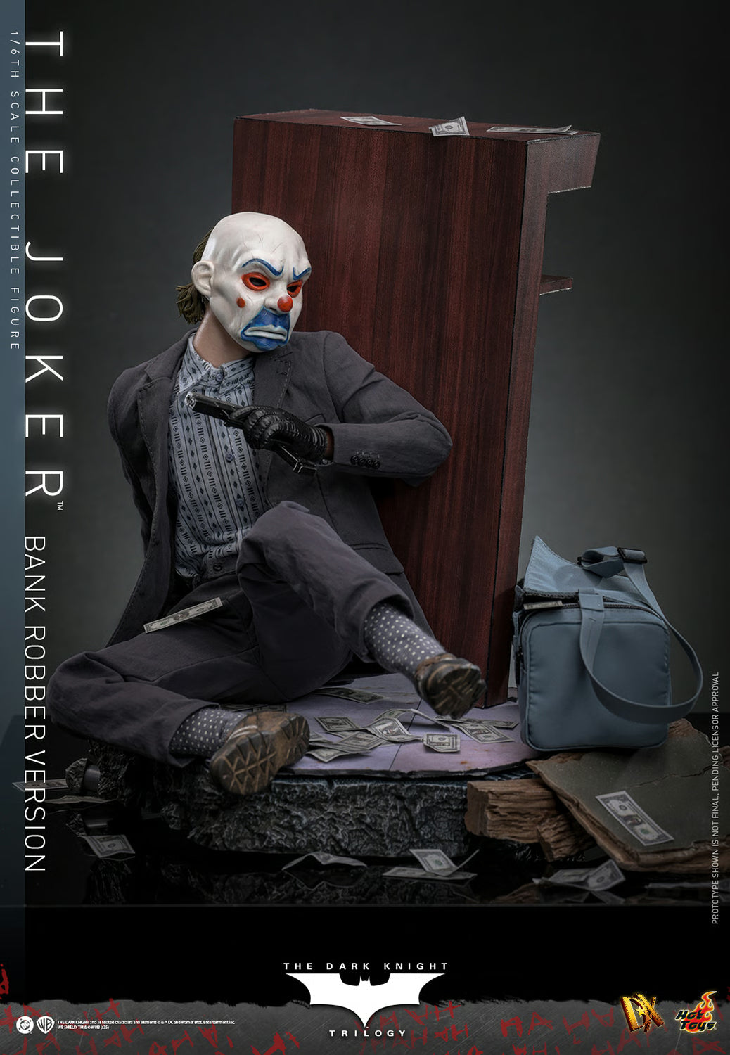 Hot Toys DC Comics Batman: The Dark Knight The Joker (Bank Robber