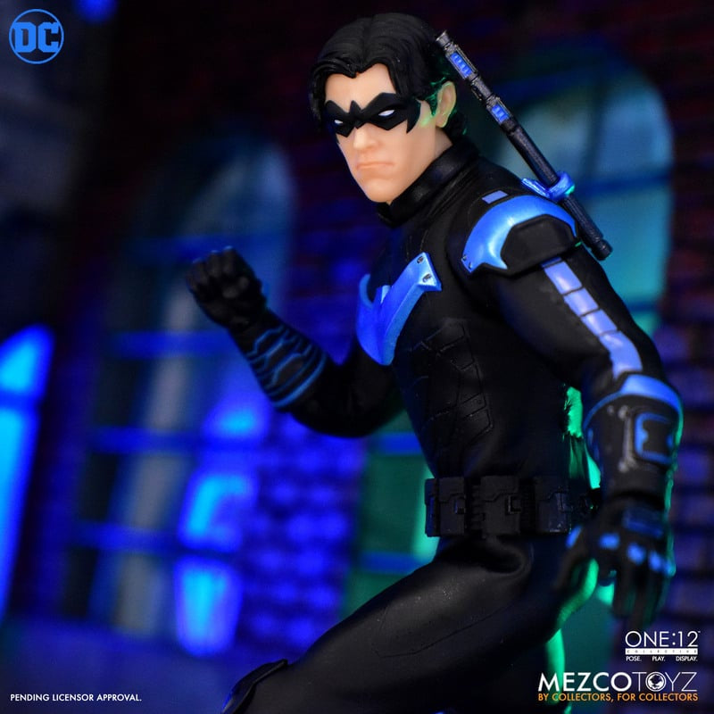 Mezco Toyz One:12 Collective DC Comics Nightwing (Dick Grayson) 1