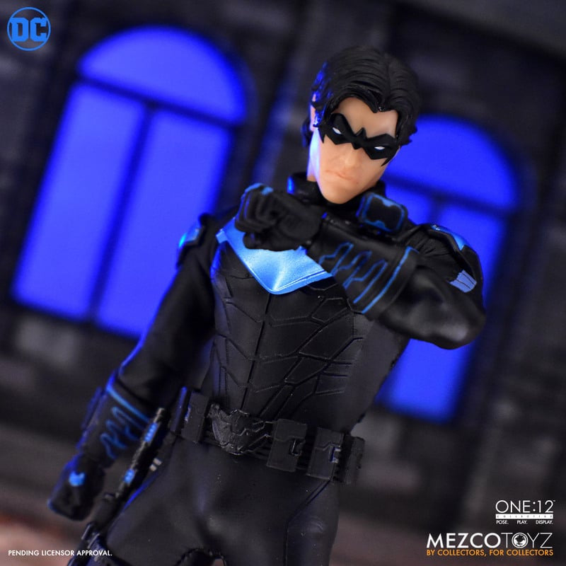 Mezco Toyz One:12 Collective DC Comics Nightwing (Dick Grayson) 1