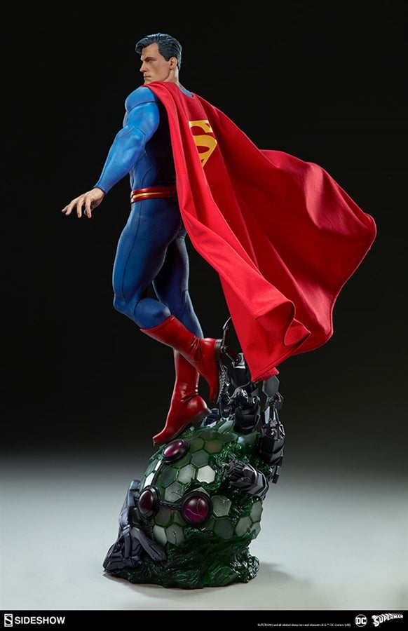 Sideshow DC Comics Superman Premium Format Figure Statue