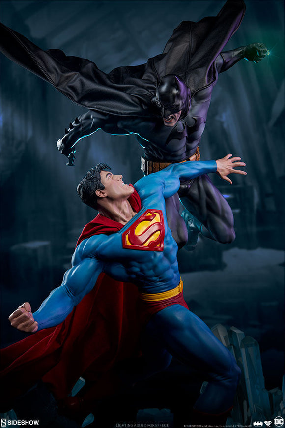 Sideshow DC Comics Batman vs Superman Diorama Statue