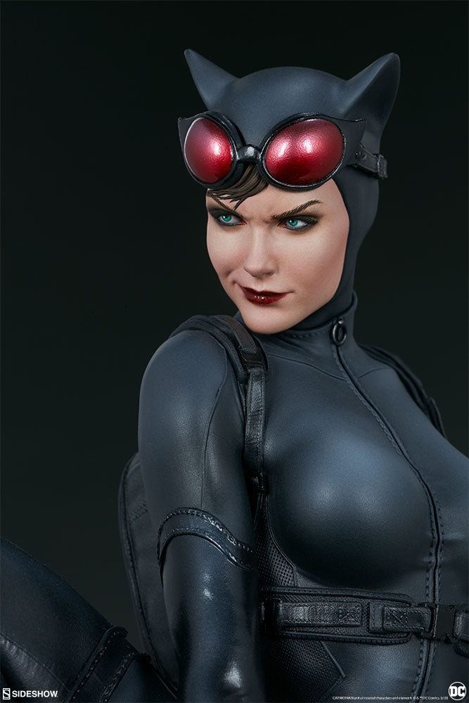 Sideshow DC Comics Catwoman Premium Format Figure Statue Sideshow DC Comics Catwoman Premium Format Figure Statue