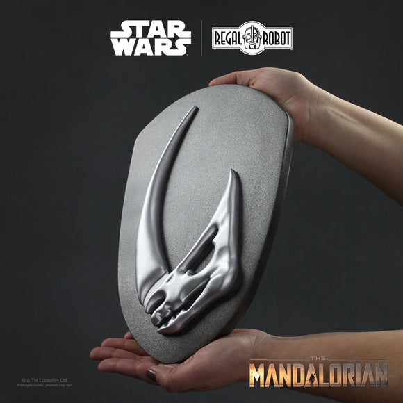 Regal Robot Star Wars The Mandalorian Mudhorn Signet Plaque
